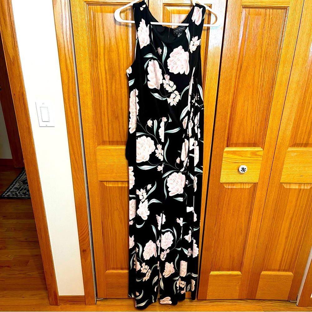 Jessica Howard floral jumpsuit. Size XL Black background pink floral. V …